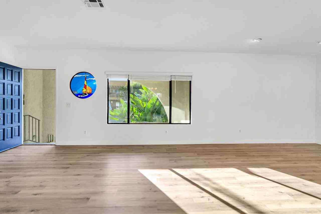 4045 Riviera Dr - Photo 4 of 32