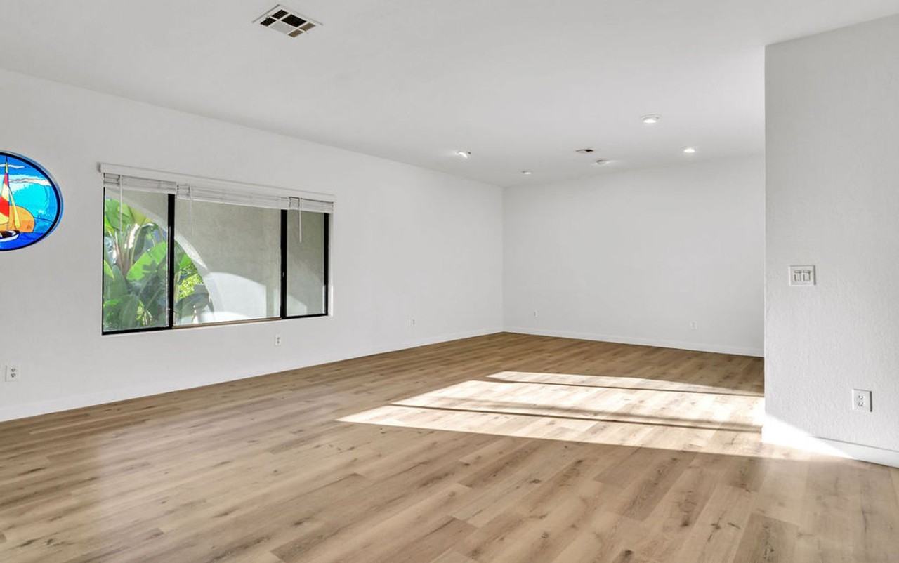 4045 Riviera Dr - Photo 5 of 32