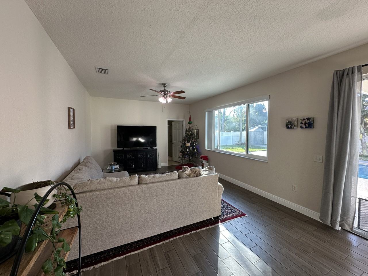 567 Glenbrook Cir #1 - Photo 3 of 27