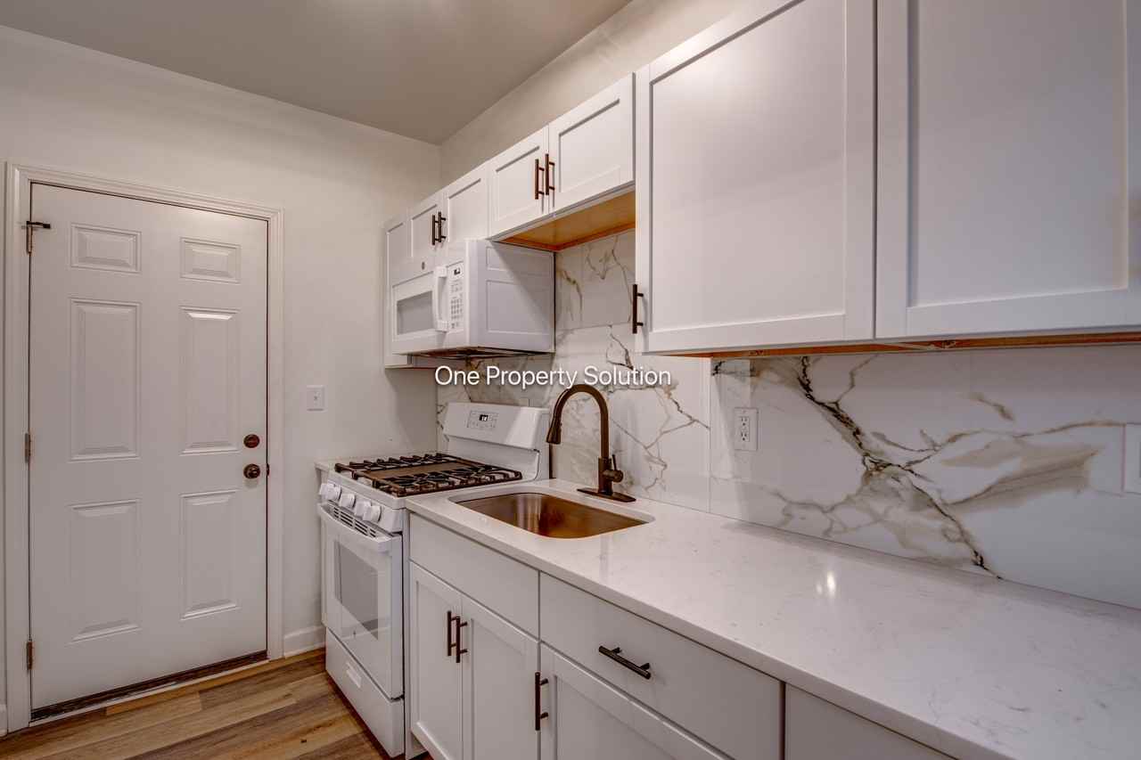 1433 Pennsylvania St - Photo 2 of 10