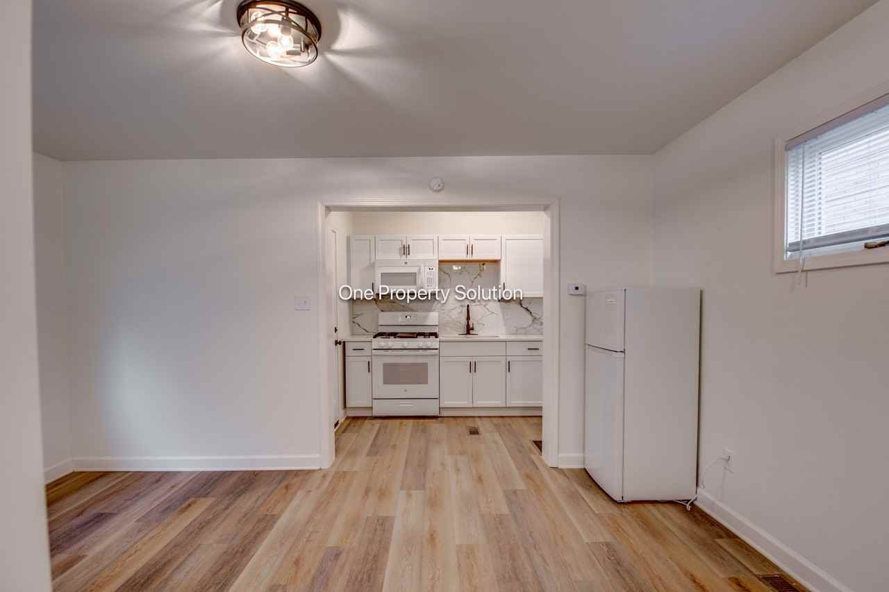 1433 Pennsylvania St - Photo 4 of 10