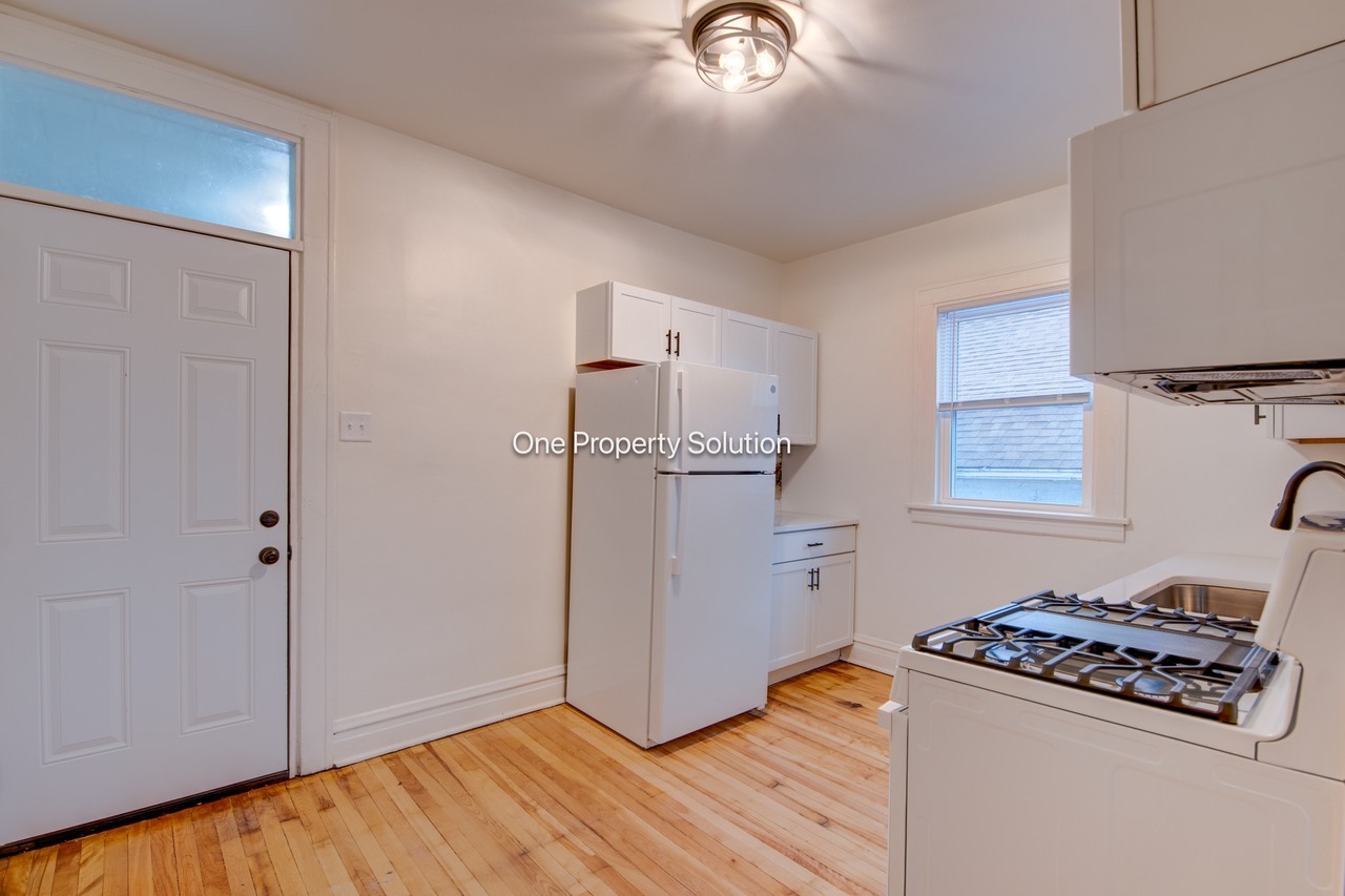 1433 Pennsylvania St #2 - Photo 2 of 17