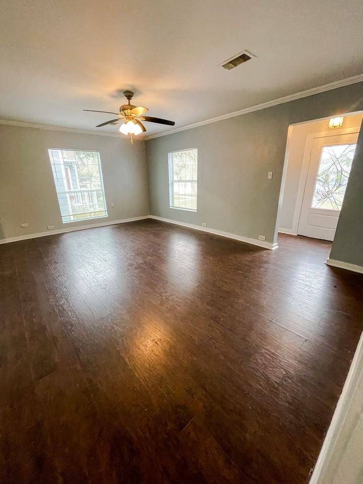 715 10th Ave N - Photo 3 of 12