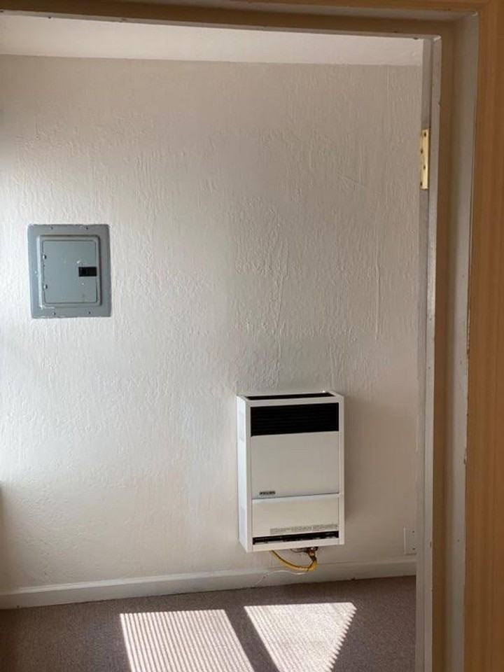 1672 Revere Ave - Photo 2 of 6