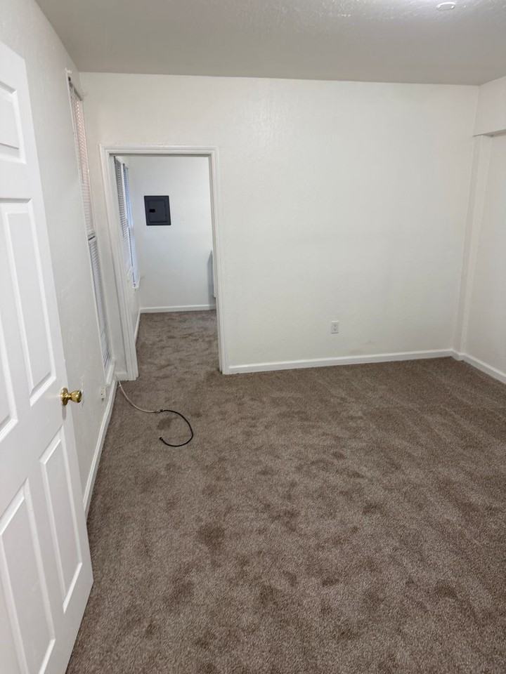 1672 Revere Ave - Photo 4 of 6