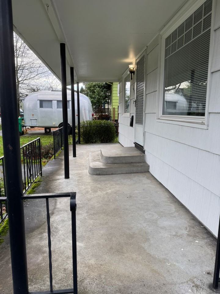 3635 Ne 46th Ave - Photo 2 of 26