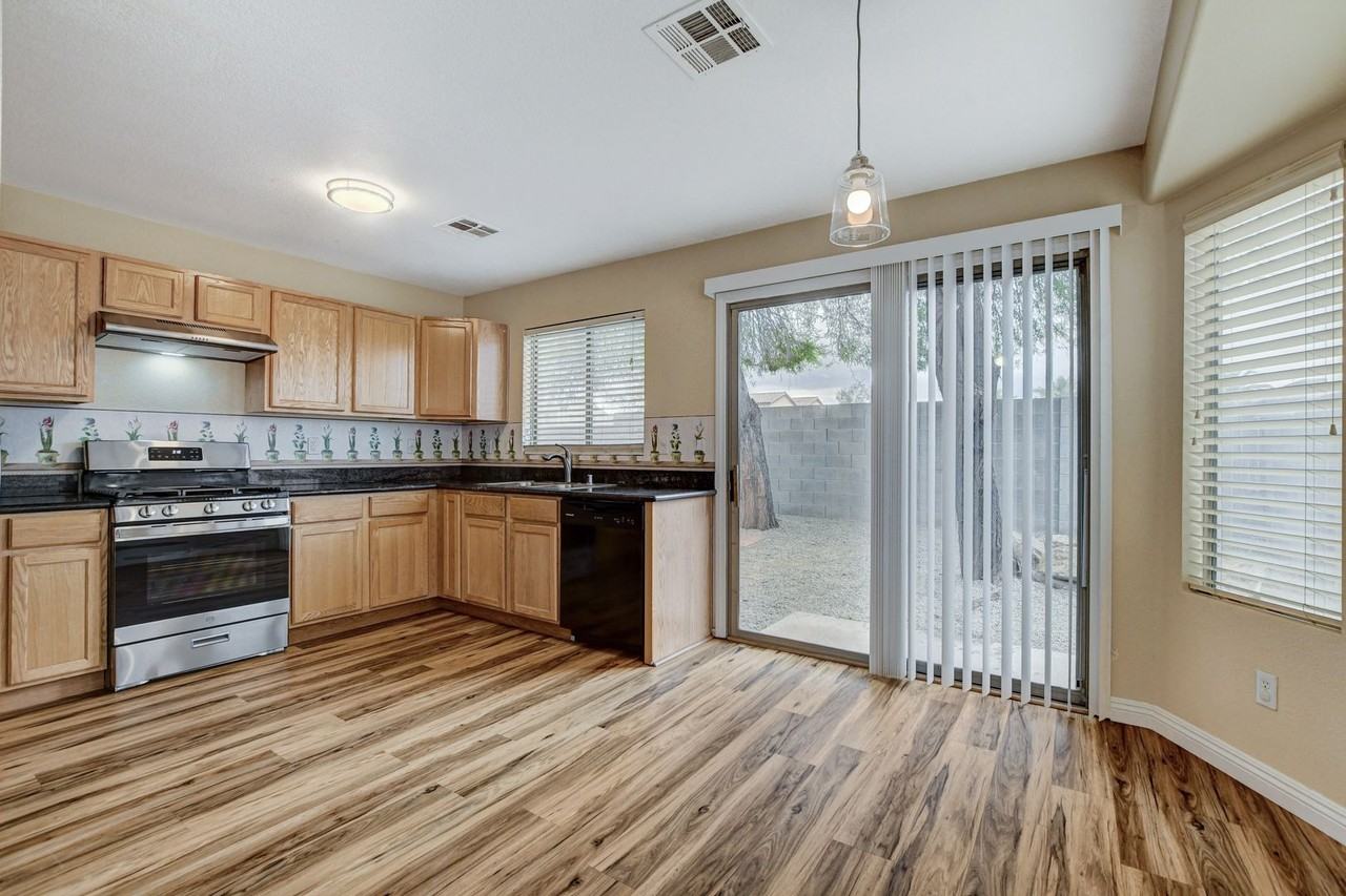 7949 Long Beach St - Photo 5 of 22