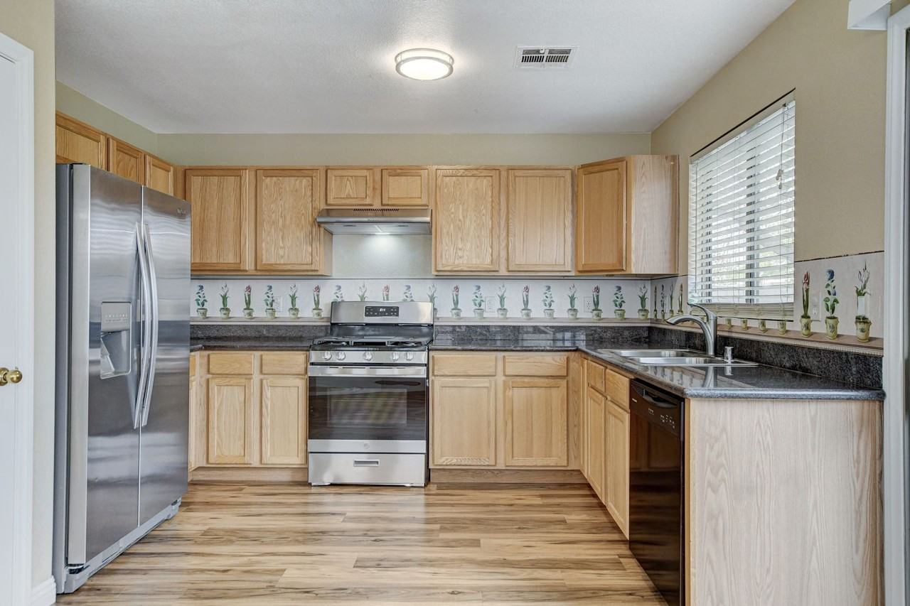 7949 Long Beach St - Photo 6 of 22