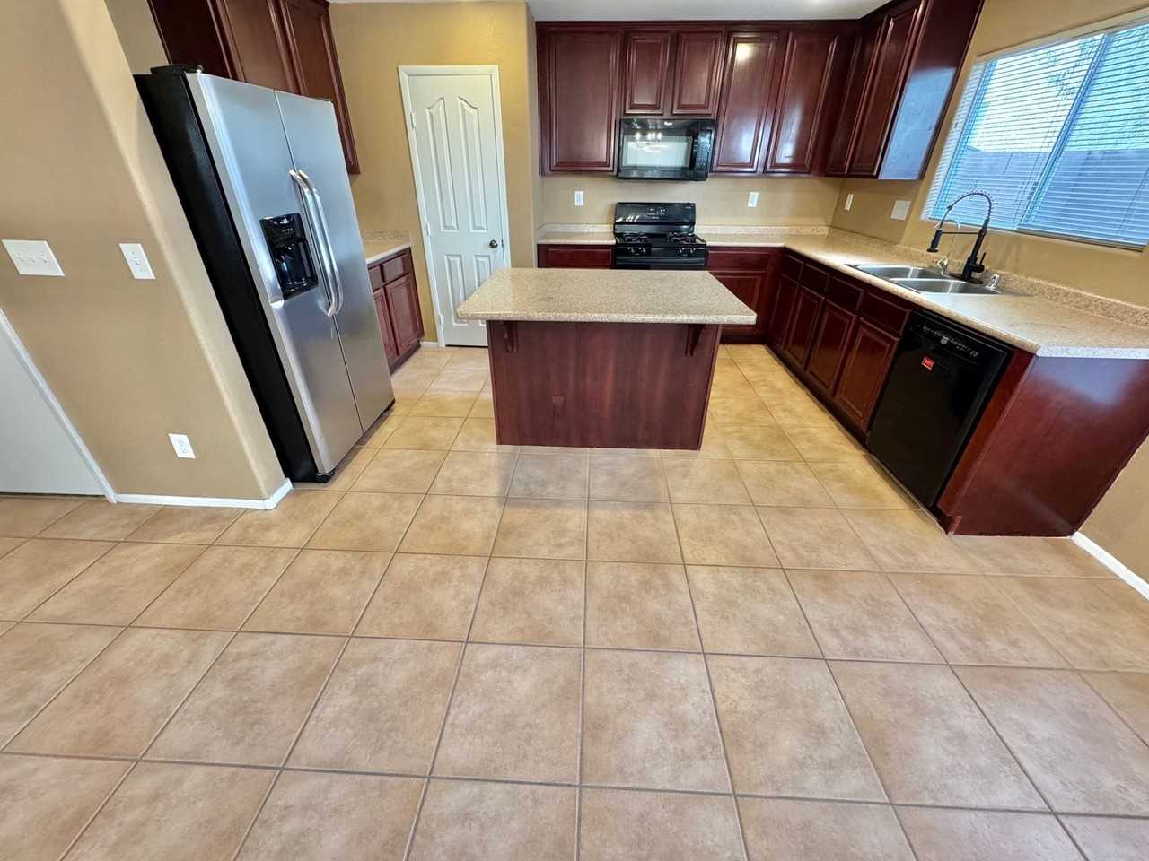 527 Cabis Bay St - Photo 4 of 27