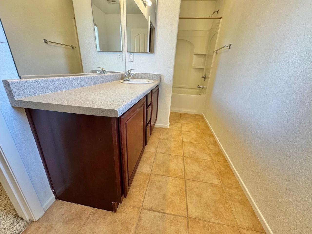 527 Cabis Bay St - Photo 6 of 27