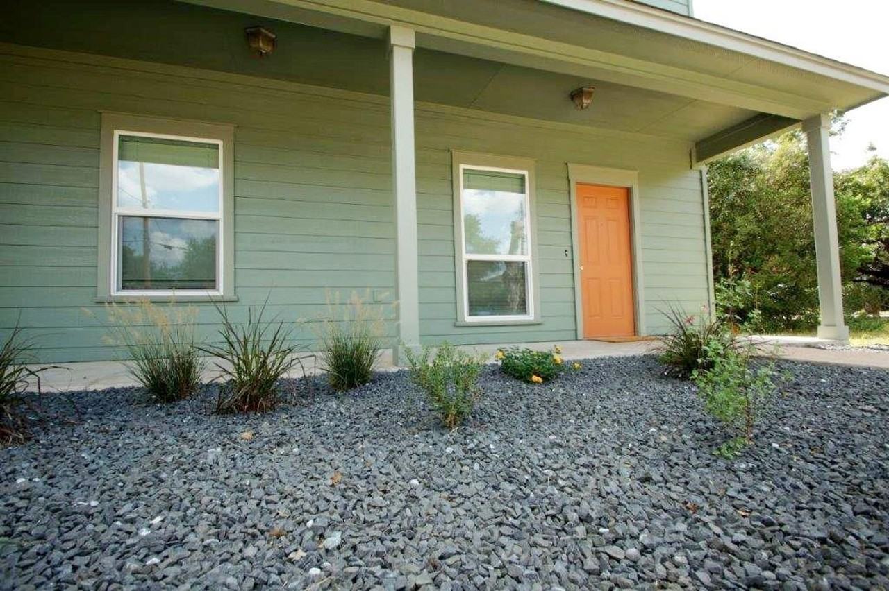 6301 Crumley Ln - Photo 6 of 47