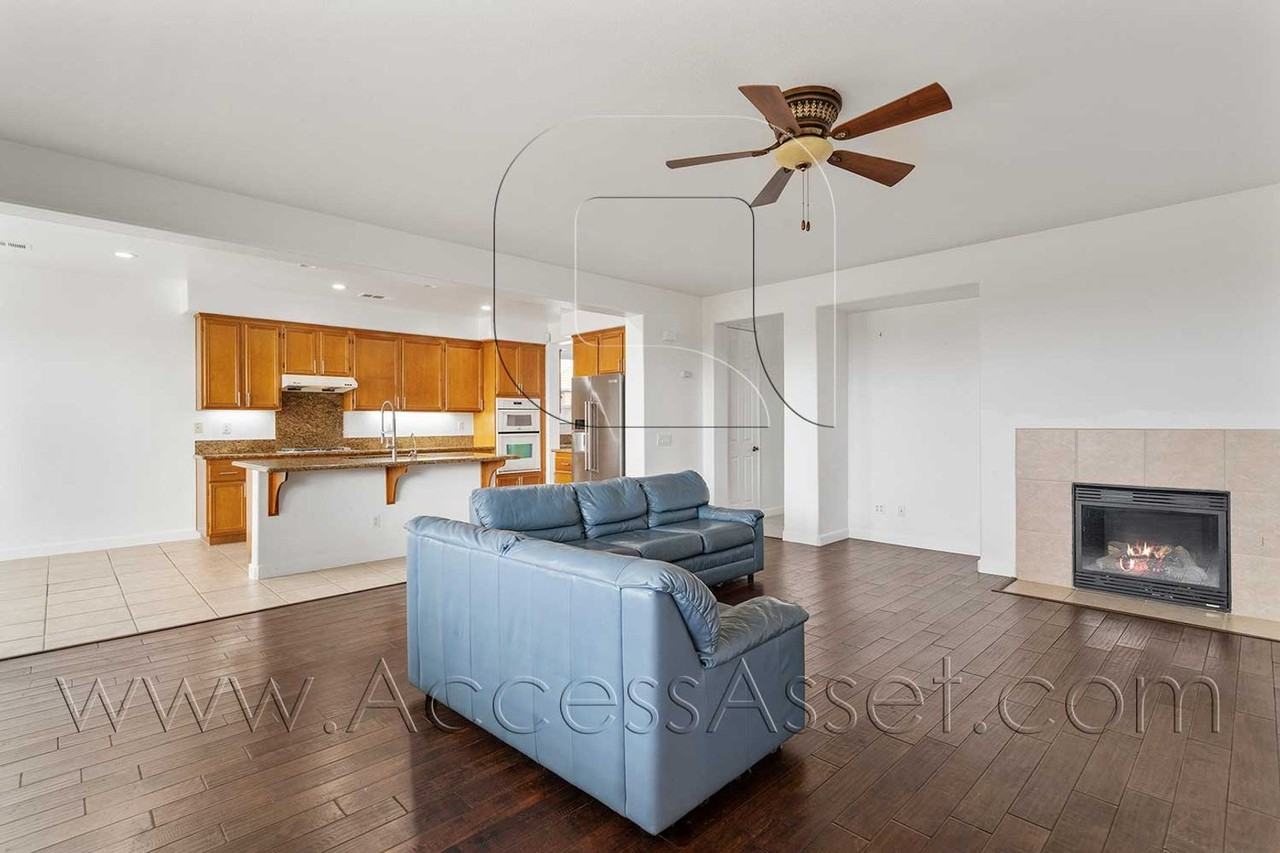 1819 Overland Ct - Photo 2 of 41