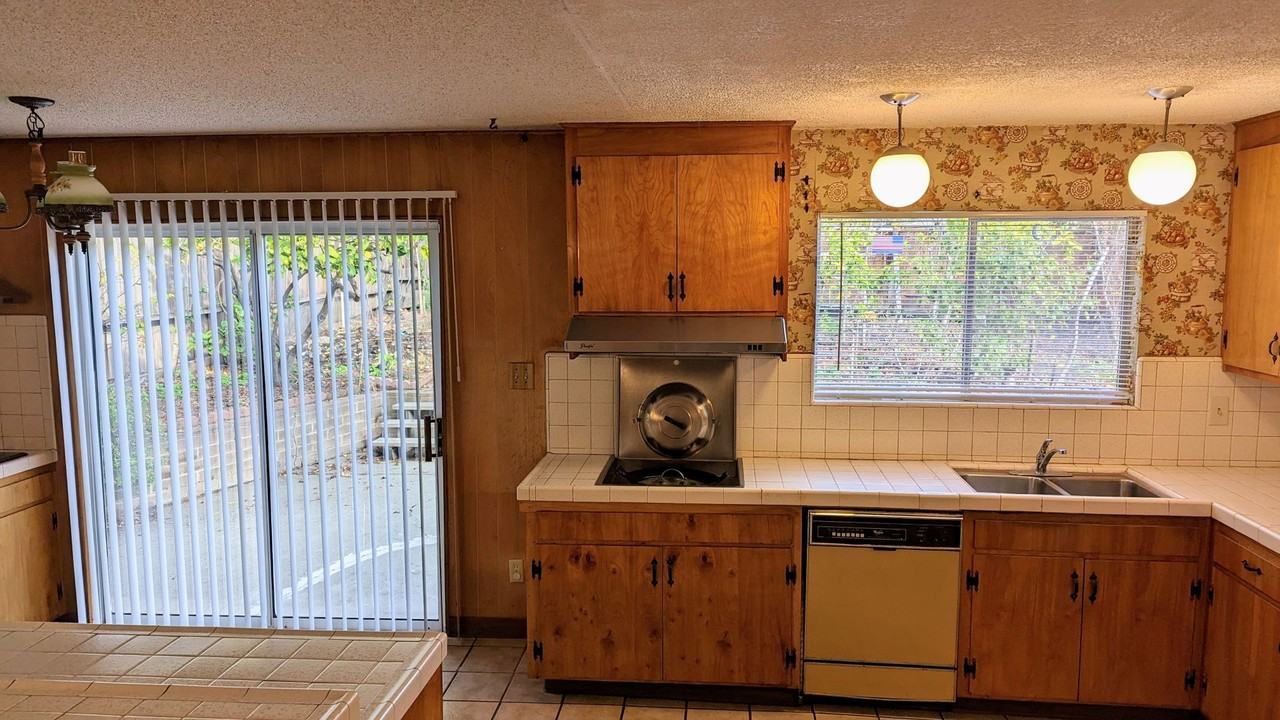 1702 Walnut St - Photo 6 of 12