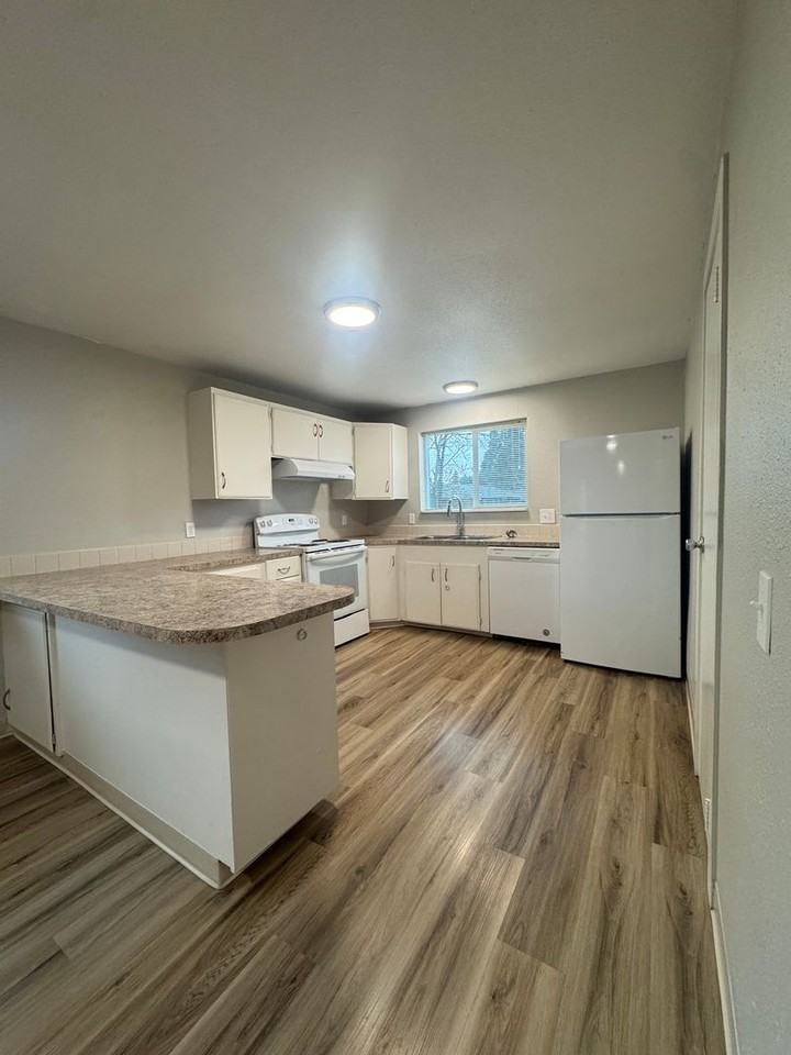 414 W Olympic St - Photo 4 of 25