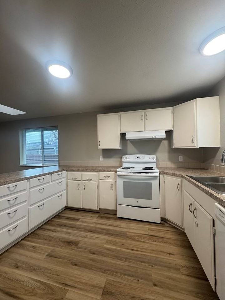 414 W Olympic St - Photo 6 of 25