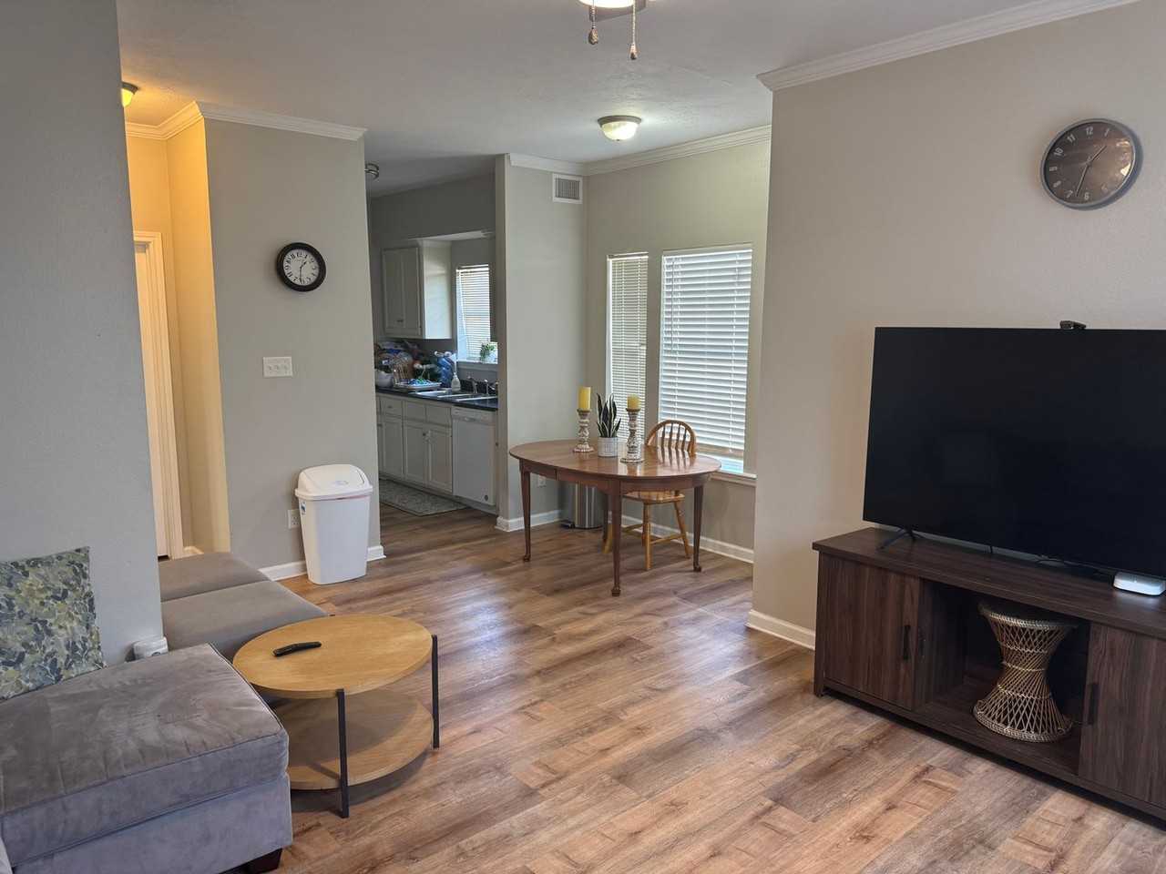 1503 Hollowhill Dr - Photo 4 of 14