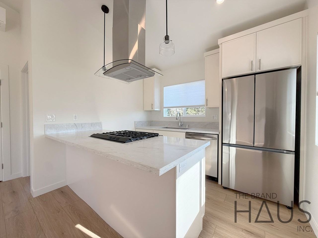 616 Park Ave - Photo 7 of 34