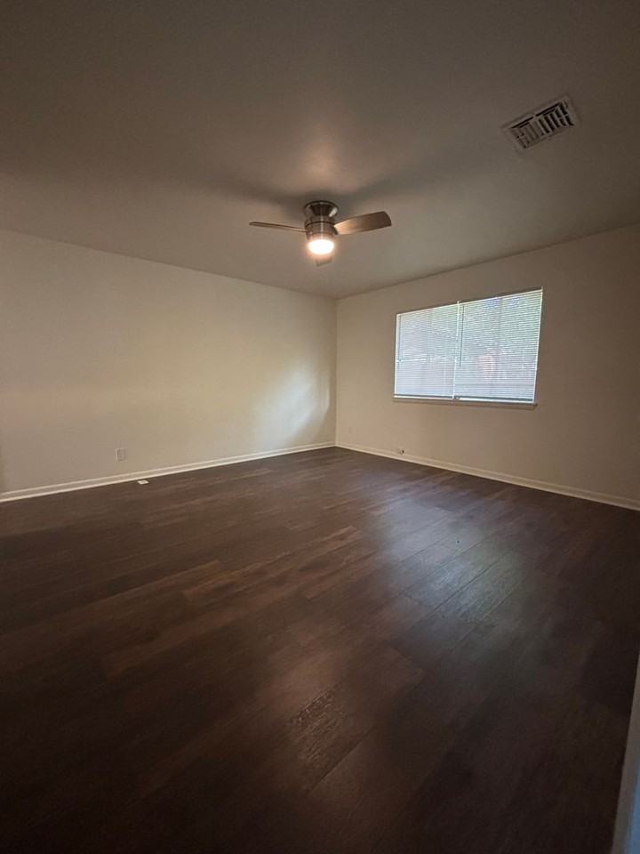 27 Meldia Dr - Photo 4 of 14