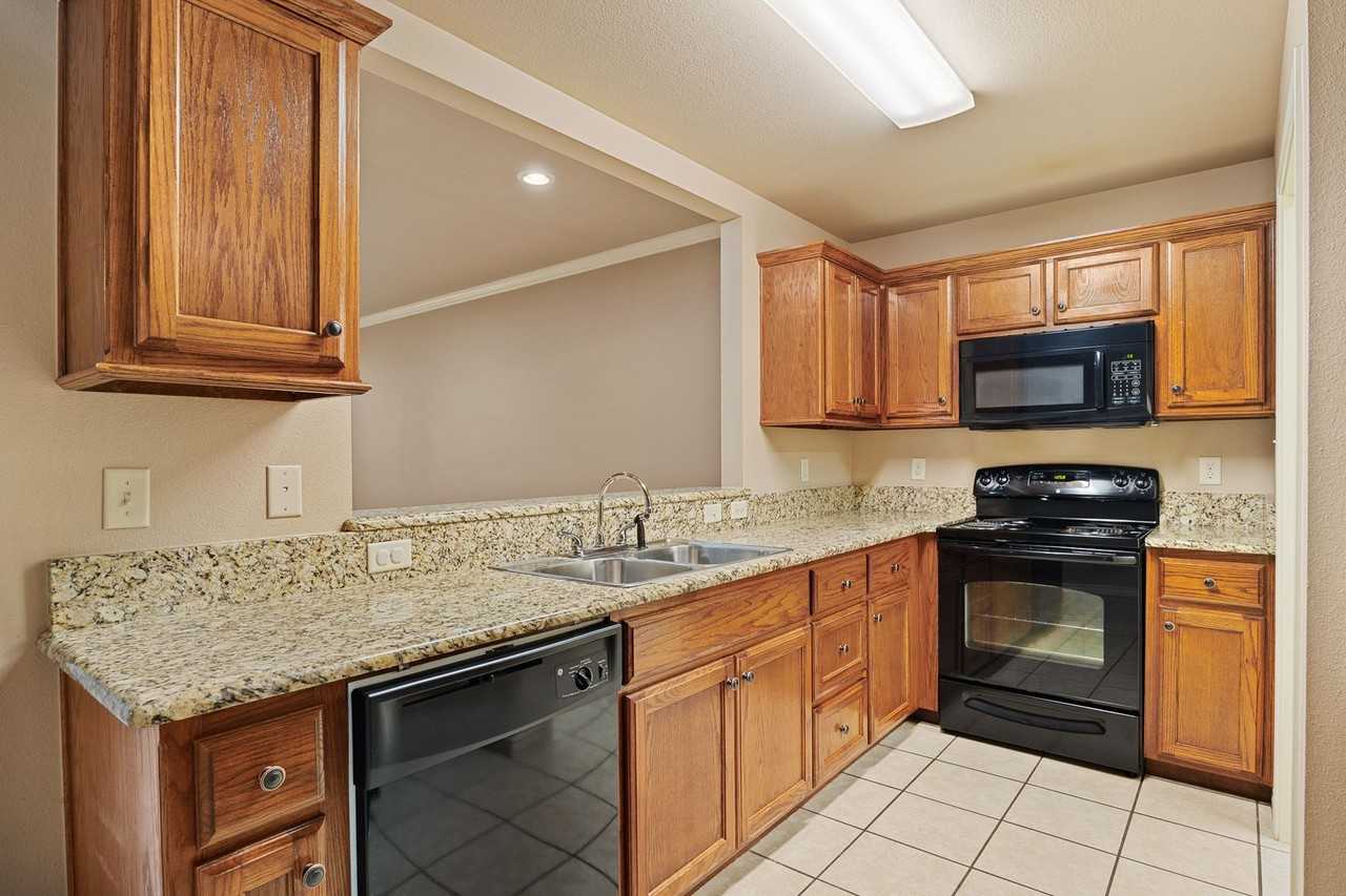 6822 County Road 1215 - Photo 2 of 16