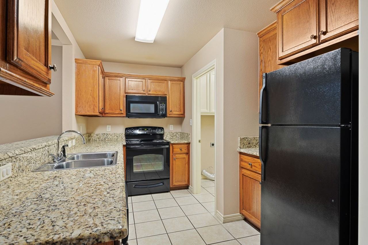 6822 County Road 1215 - Photo 3 of 16