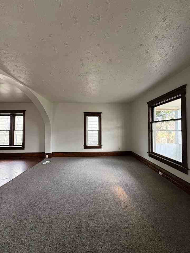 516 Schiller Ave - Photo 2 of 33