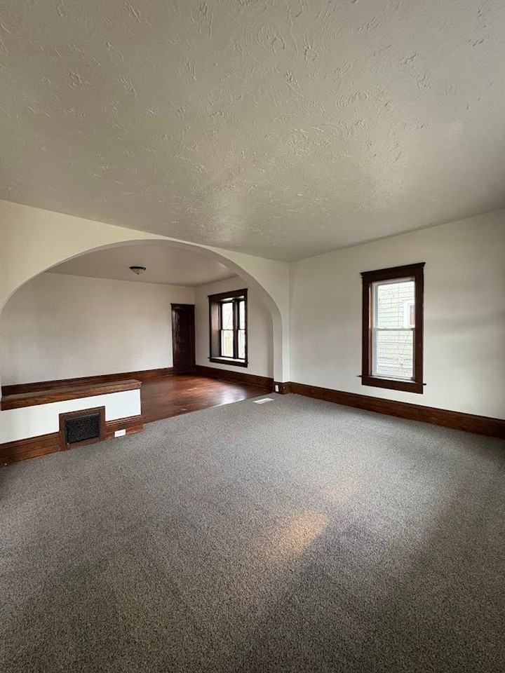 516 Schiller Ave - Photo 3 of 33