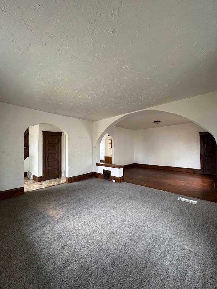 516 Schiller Ave - Photo 4 of 33