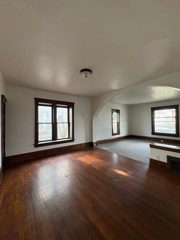 516 Schiller Ave - Photo 7 of 33