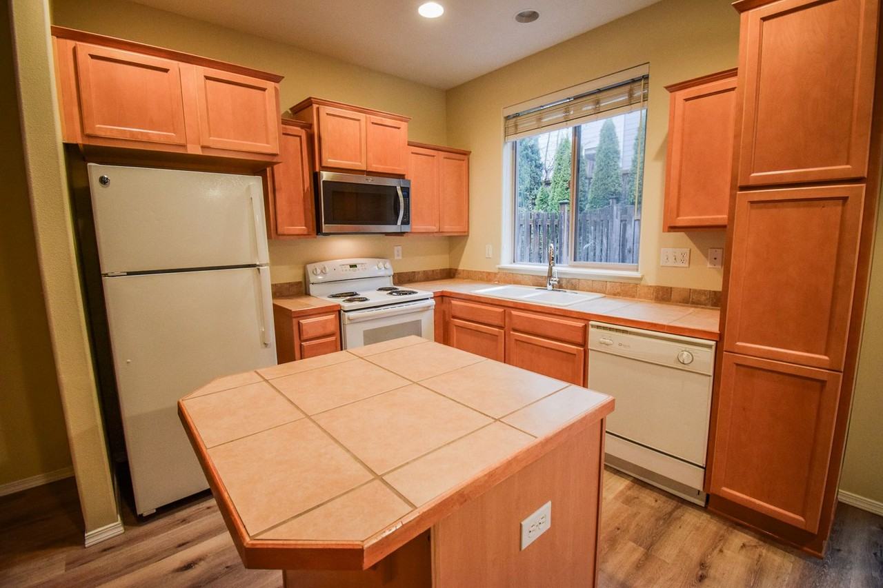 17461 Sw Rose Petal Ln - Photo 7 of 33