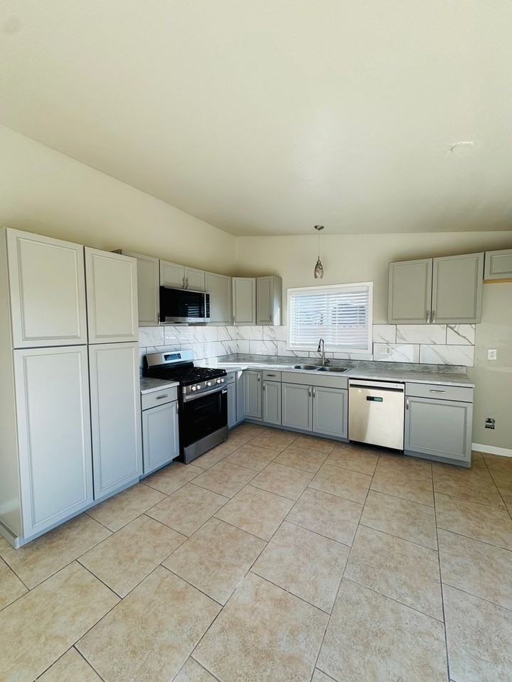 14472 E Amherst St - Photo 3 of 19