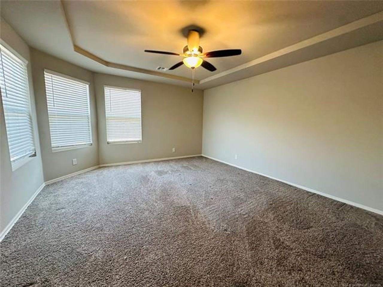 7305 S Indianwood Ave - Photo 4 of 11