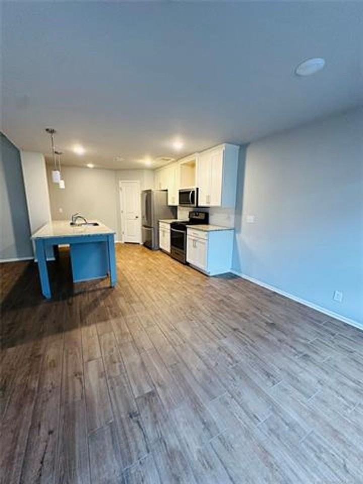 7305 S Indianwood Ave - Photo 7 of 11