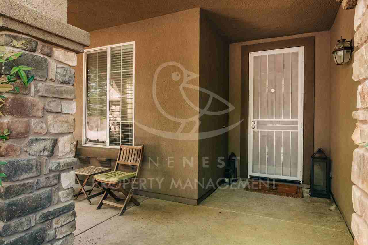 702 Farrington Ln - Photo 2 of 42