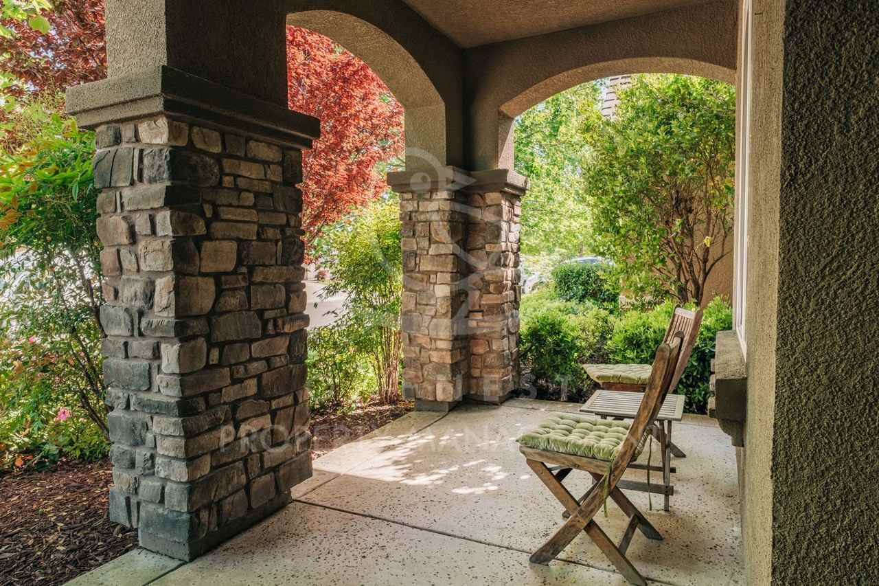 702 Farrington Ln - Photo 3 of 42