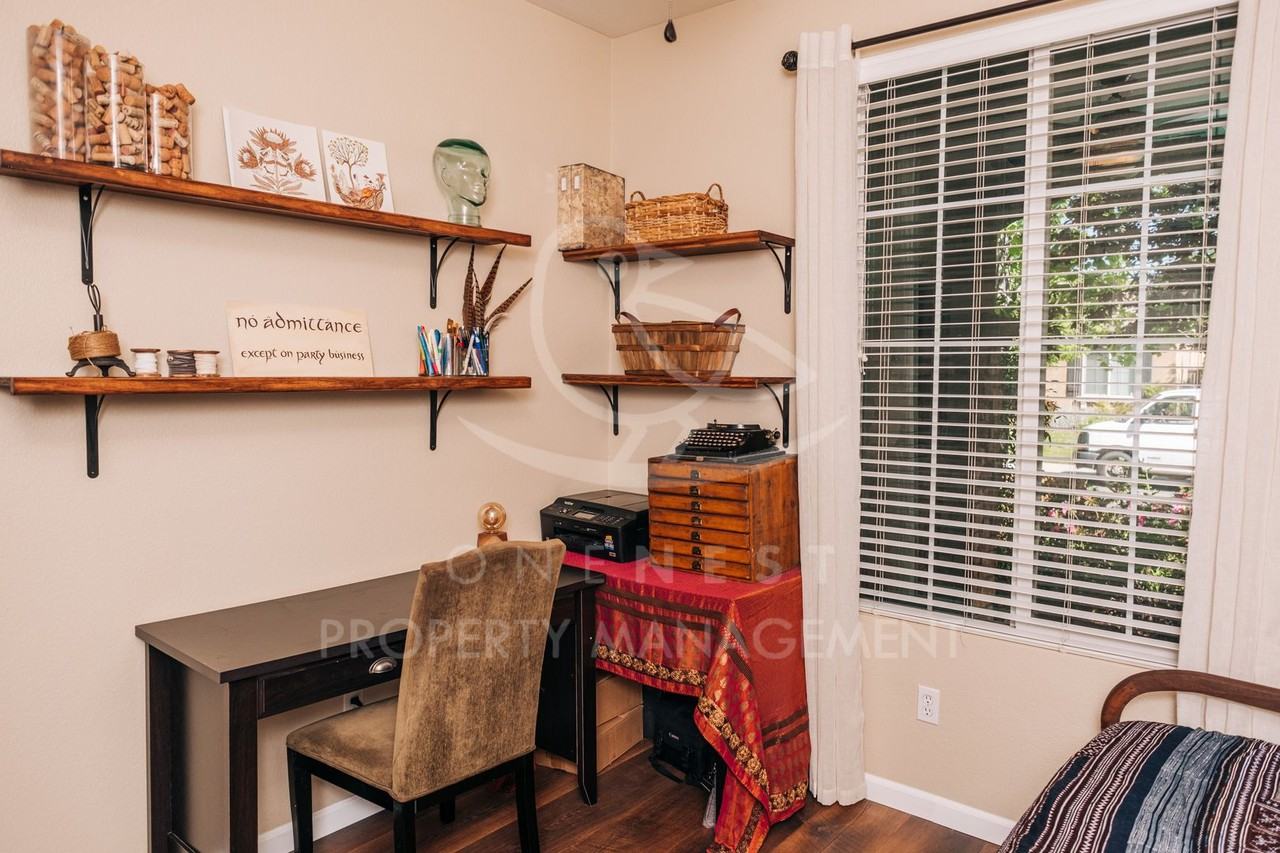 702 Farrington Ln - Photo 5 of 42