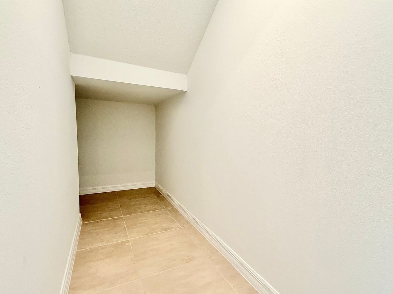 646 Teviot Rd - Photo 5 of 42