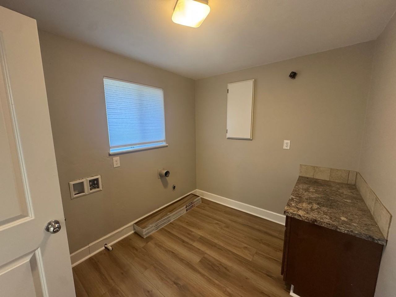 7912 Macarthur Blvd - Photo 3 of 28