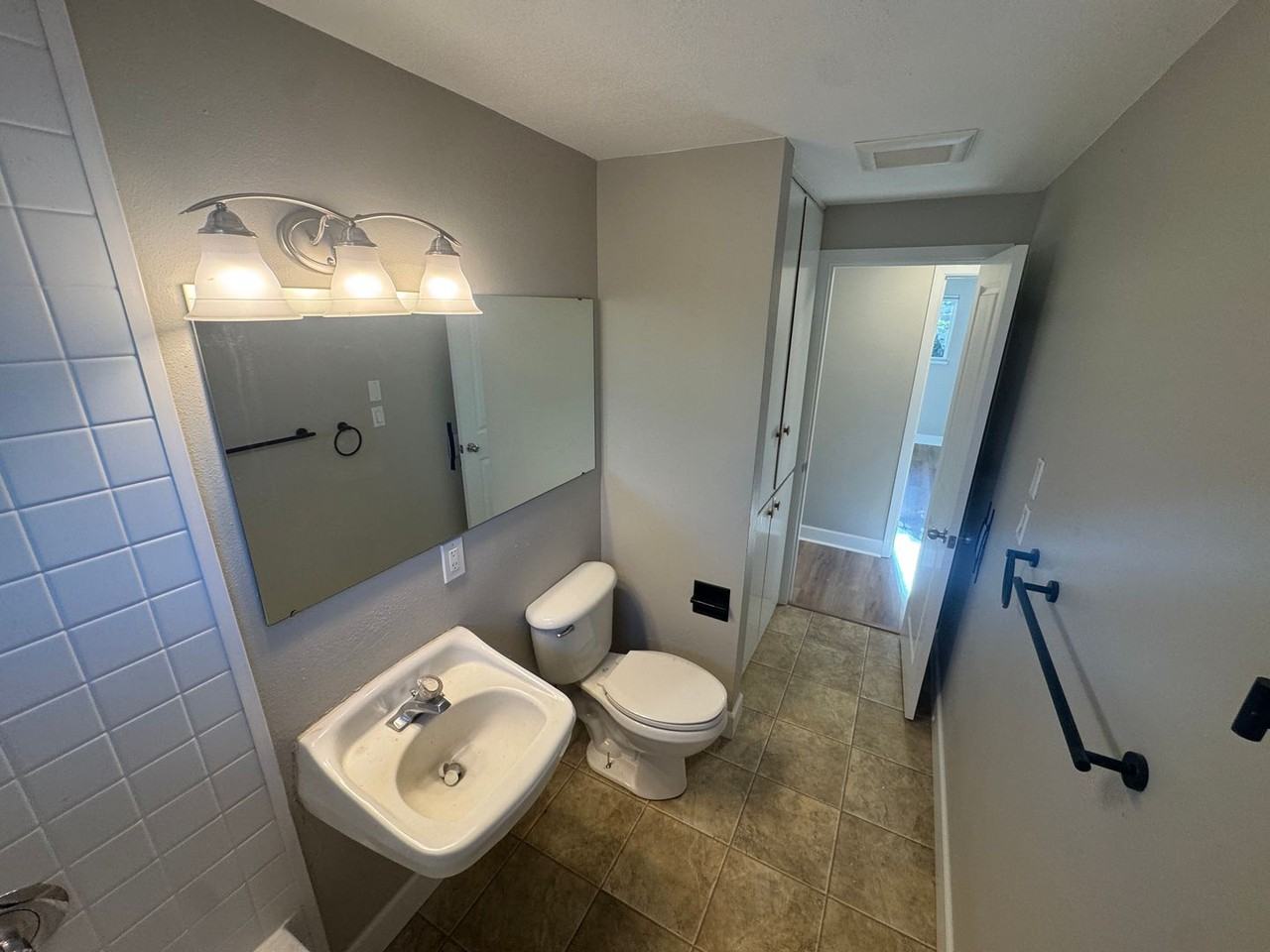 7912 Macarthur Blvd - Photo 7 of 28