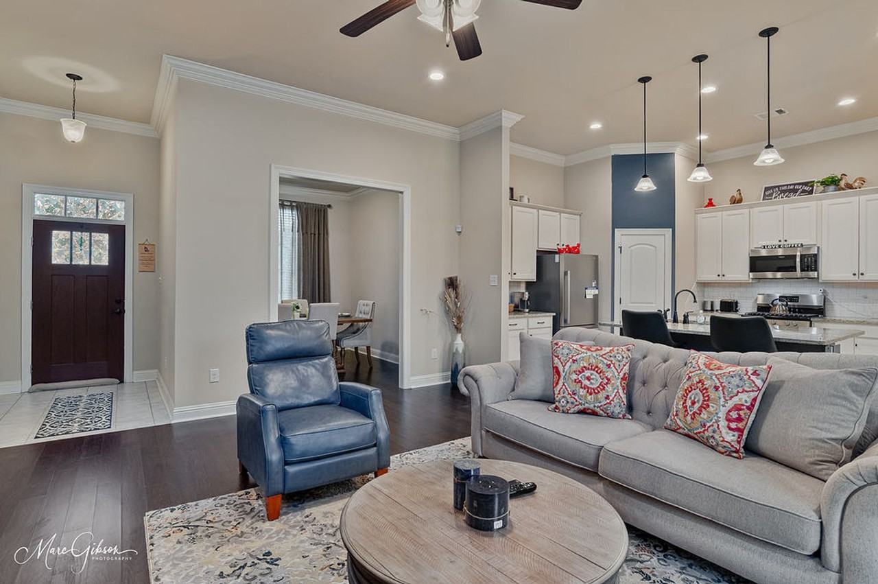 9608 Lockheed Dr - Photo 4 of 29