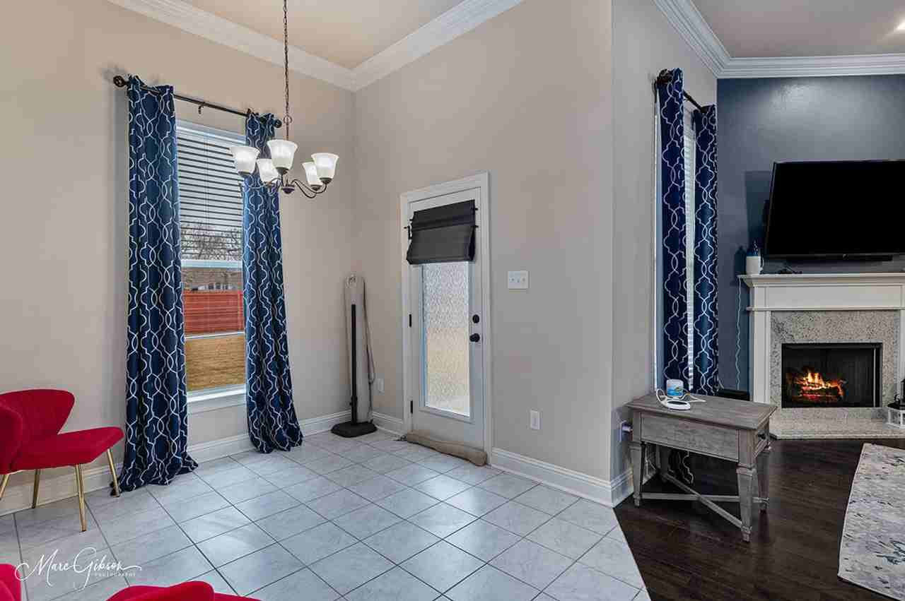 9608 Lockheed Dr - Photo 6 of 29