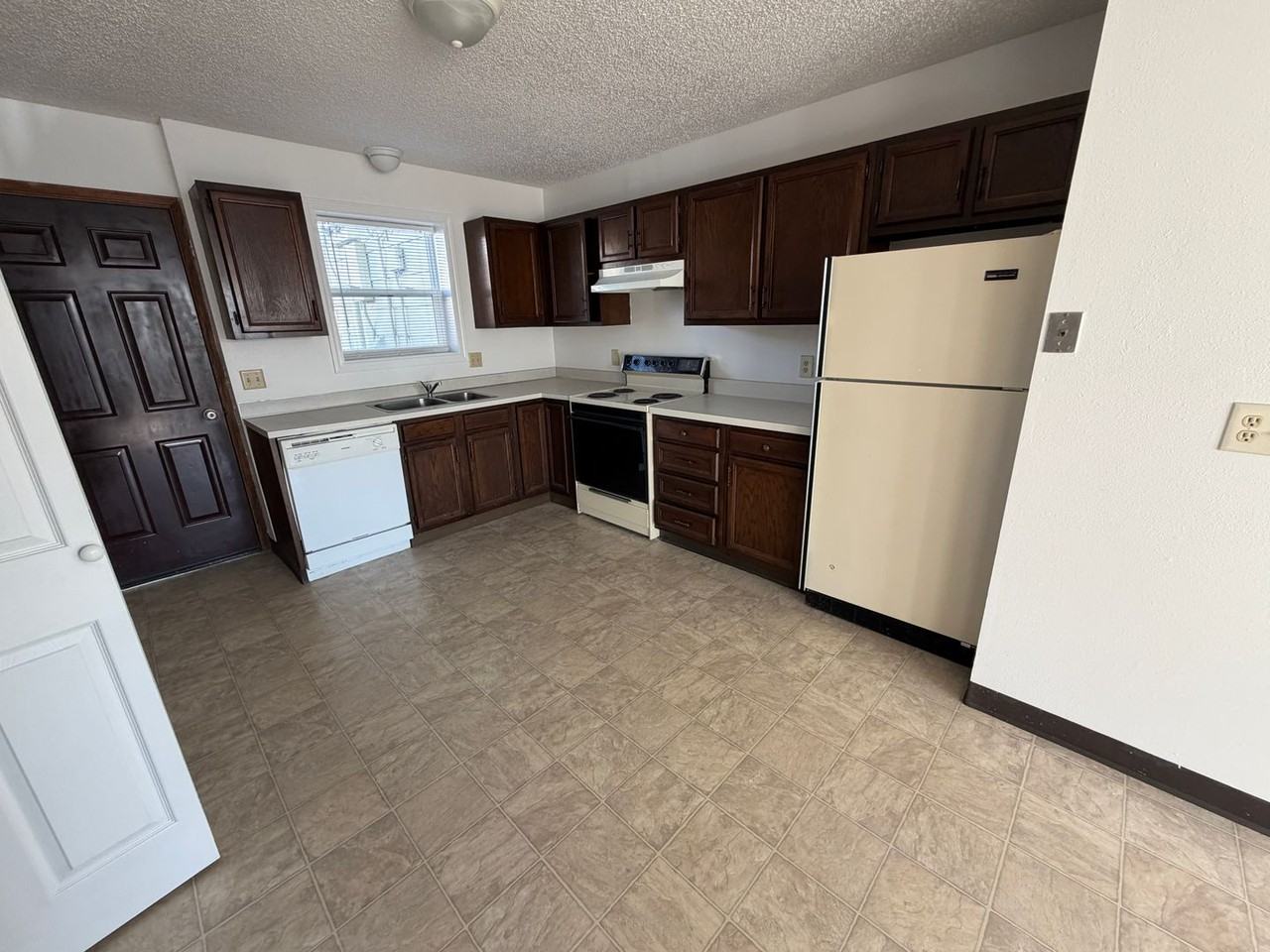 1651 Kelby Dr - Photo 2 of 12