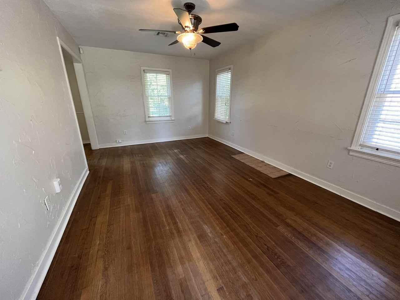 423 E 6th St #1 - Photo 4 of 10