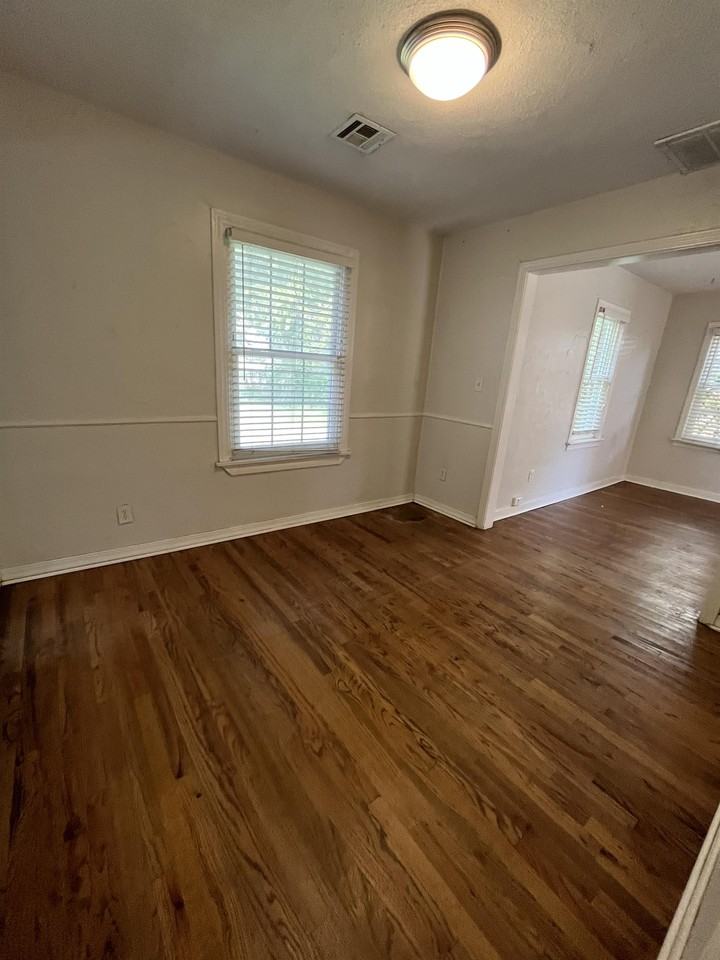 423 E 6th St #1 - Photo 6 of 10