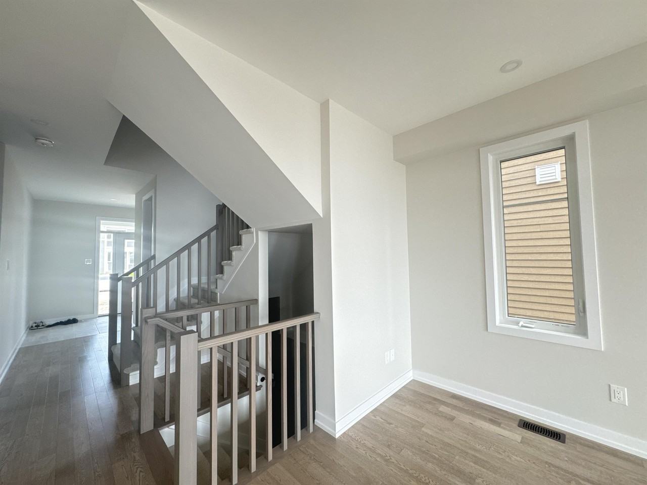 515 Oldenburg Ave #1 - Photo 4 of 25