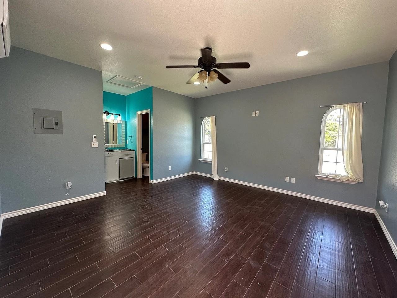 1216 East Parker AvenueUnit A #1 - Photo 2 of 4