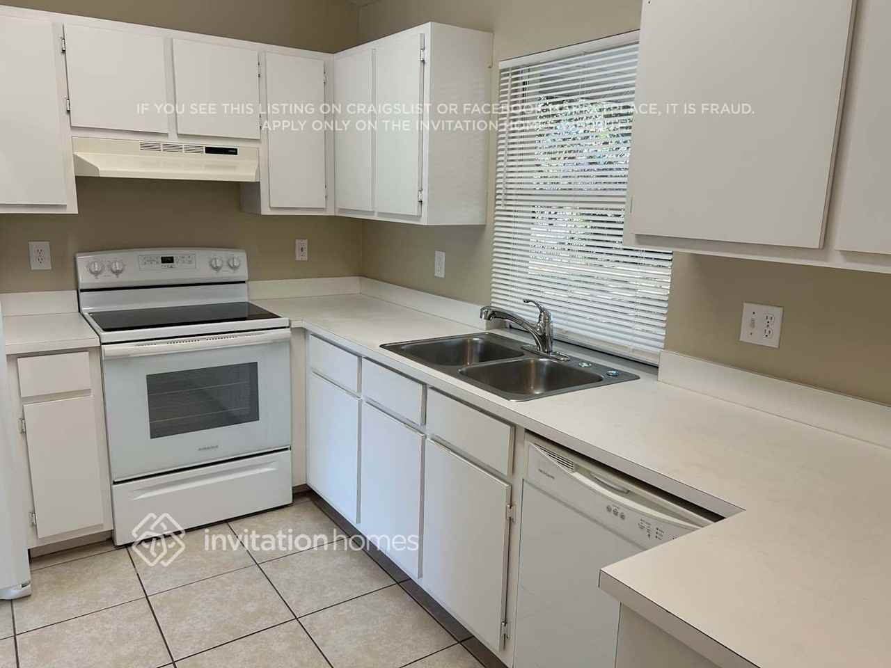 521 Sw 23rd Ter - Photo 5 of 11