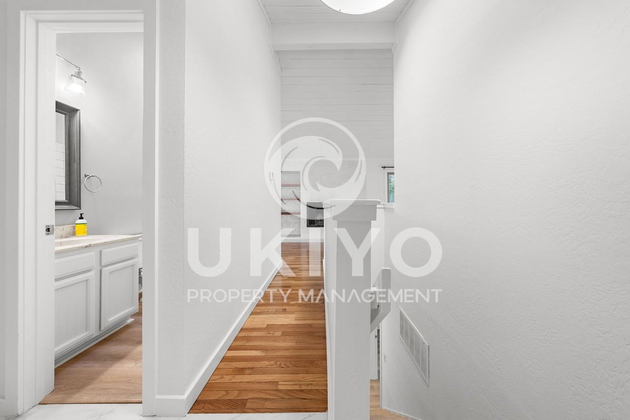 8655 Skyline Blvd #1 - Photo 2 of 41