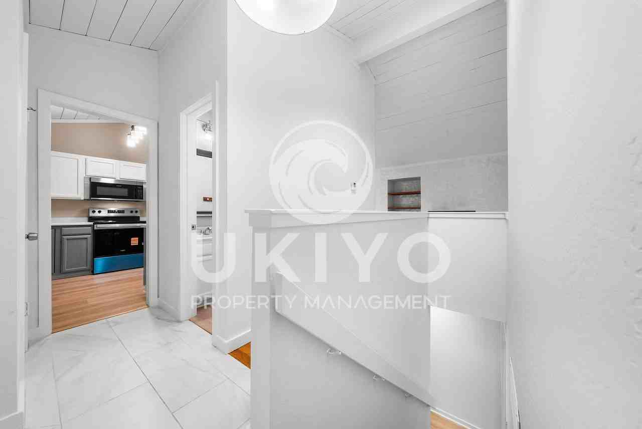 8655 Skyline Blvd #1 - Photo 3 of 41