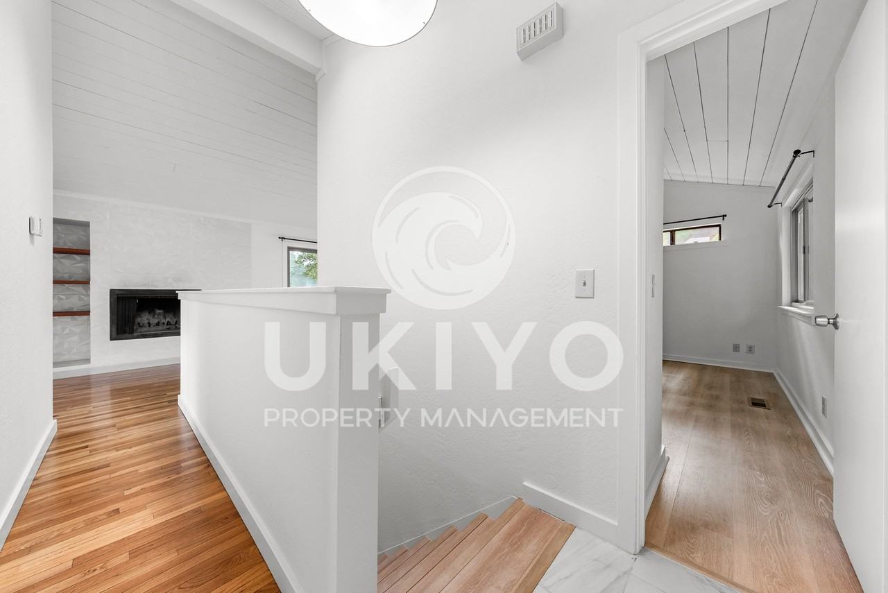 8655 Skyline Blvd #1 - Photo 4 of 41