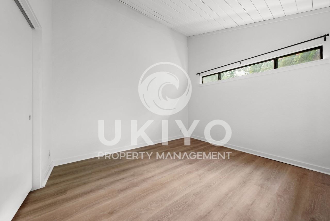 8655 Skyline Blvd #1 - Photo 5 of 41